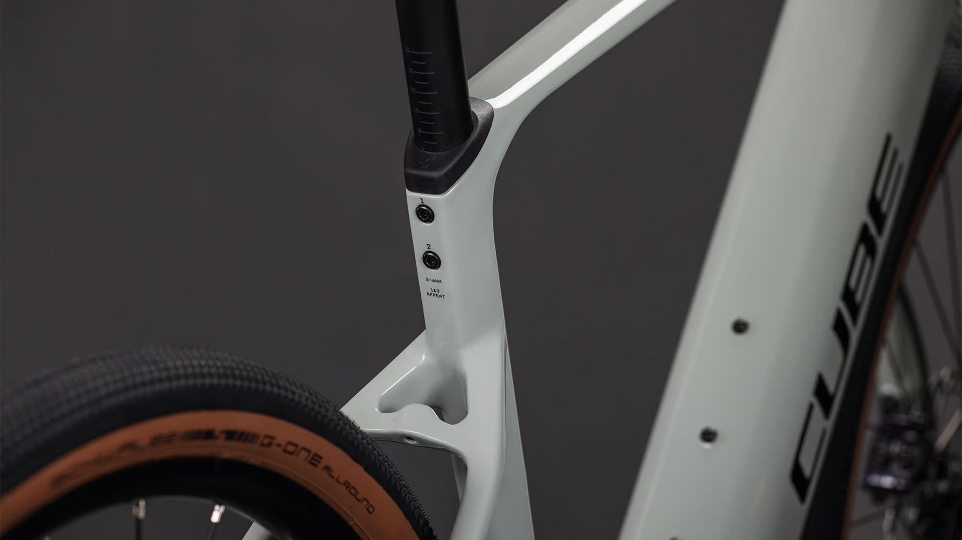 Nuroad Hybrid C:62 Race 400X reedbeige´n´black